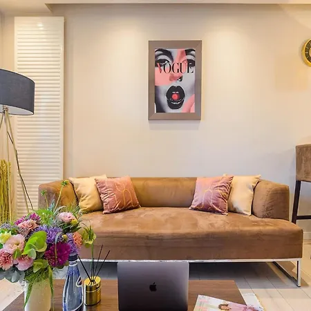 Flat On Grzybowska Street Апартаменти Варшава