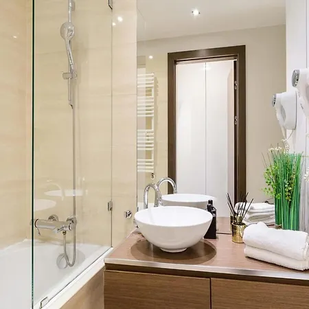 Flat On Grzybowska Street Апартаменти *